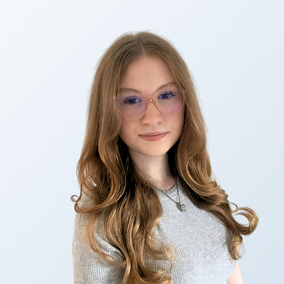 Portrait von Emilia Kletsch, der Auszubildenden im Bereich Büromanagement bei MICE Portal.