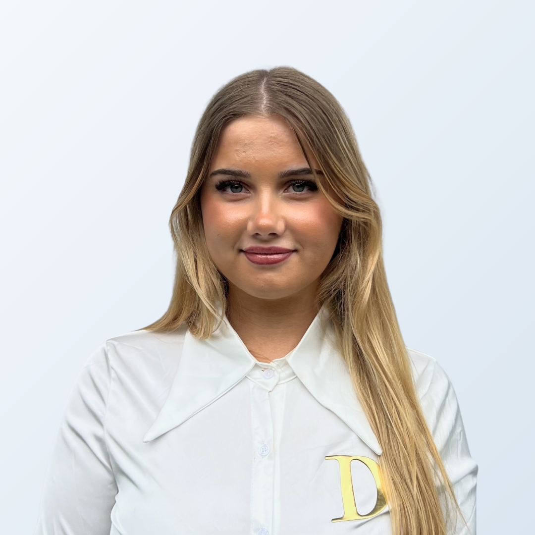 Portrait von Leonie Rode, der Auszubildenden Veranstaltungskauffrau bei MICE Portal.