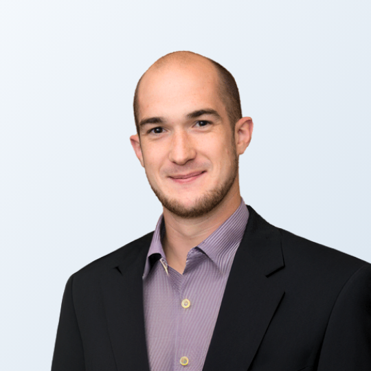 Portrait von Rafael Sedlmair, dem Senior Teamleiter im Produktmanagement bei MICE Portal.