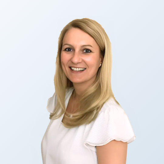 Portrait von Stephanie Wrzesinski, der Senior Customer Care Mitarbeiterin bei MICE Portal.